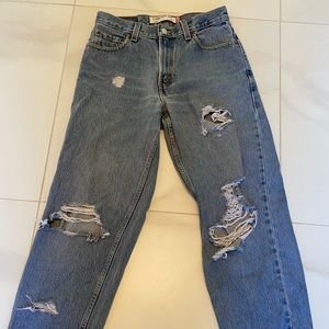 Levi’s distresses boyfriend jeans